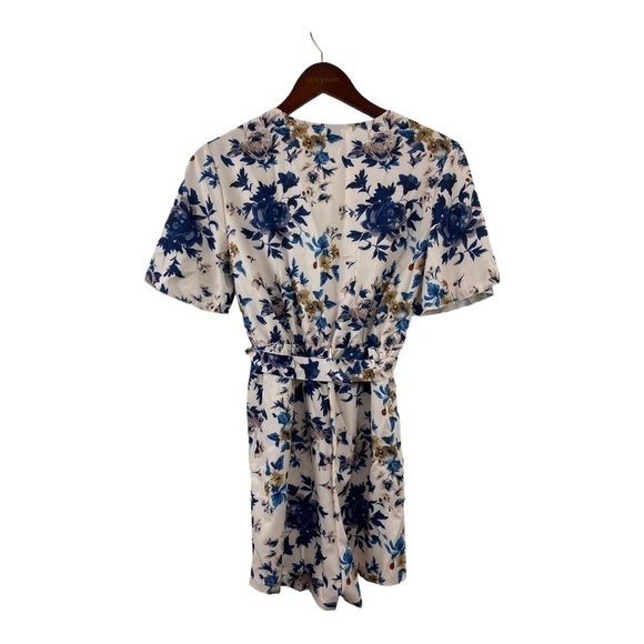 Shein floral print butterfly sleeve belted romper med/6 - Picture 3 of 5